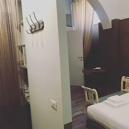 Vaticana Konukevi 2*