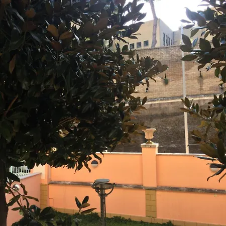 Vaticana Konukevi 2*